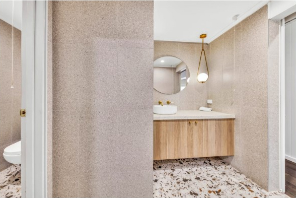 ID0a4f4901 0000 0500 0000 000014f9a826