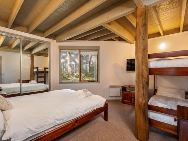 ID66427901 0000 0500 0000 000012afbc39